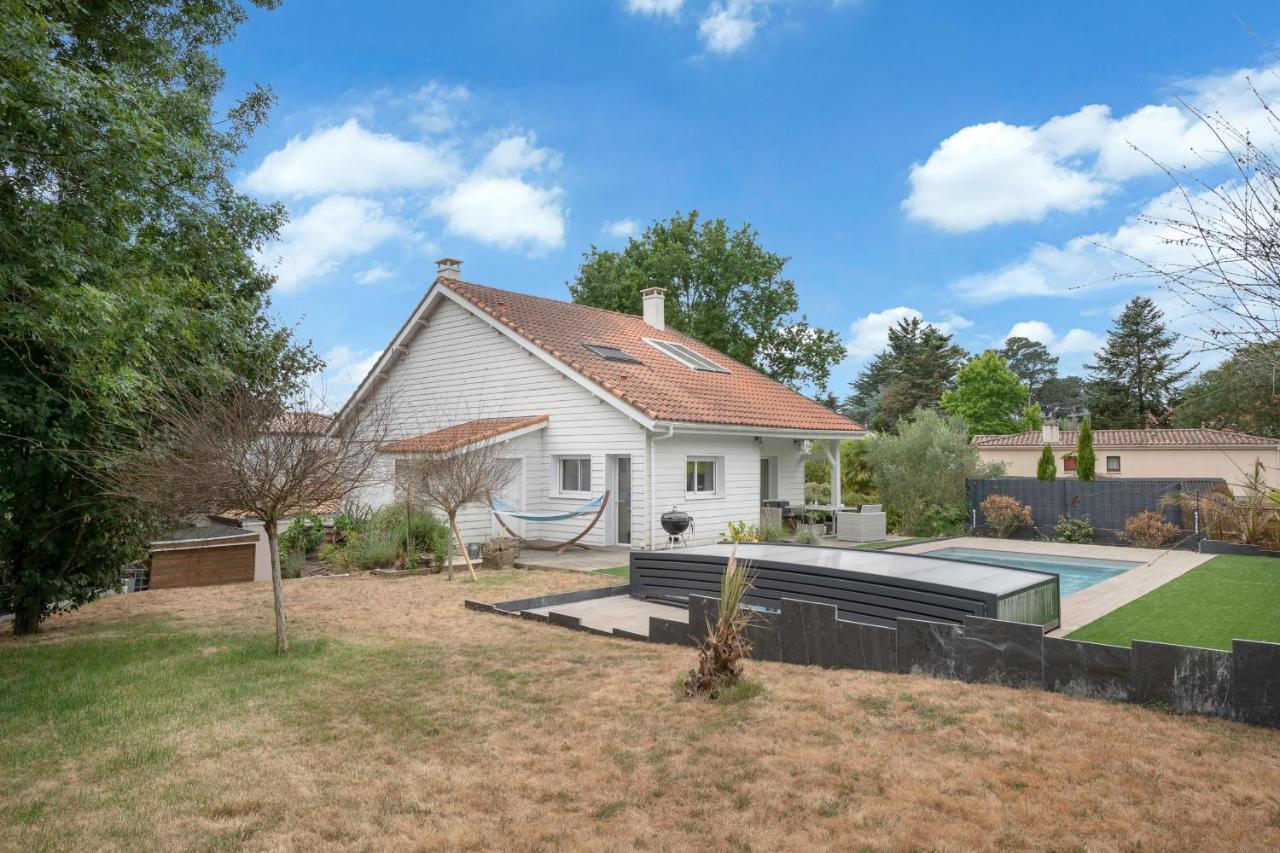 Magnifique Maison Avec Piscine Hébergement de vacances