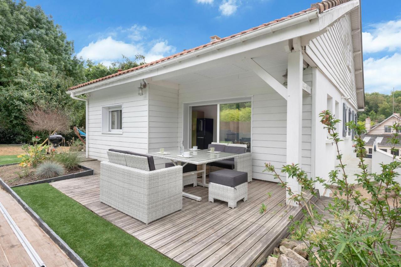 Magnifique Maison Avec Piscine Hébergement de vacances
